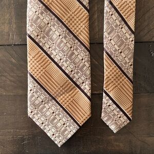 Vintage Stacy Adams Men's Beige and Brown Patterned Tie